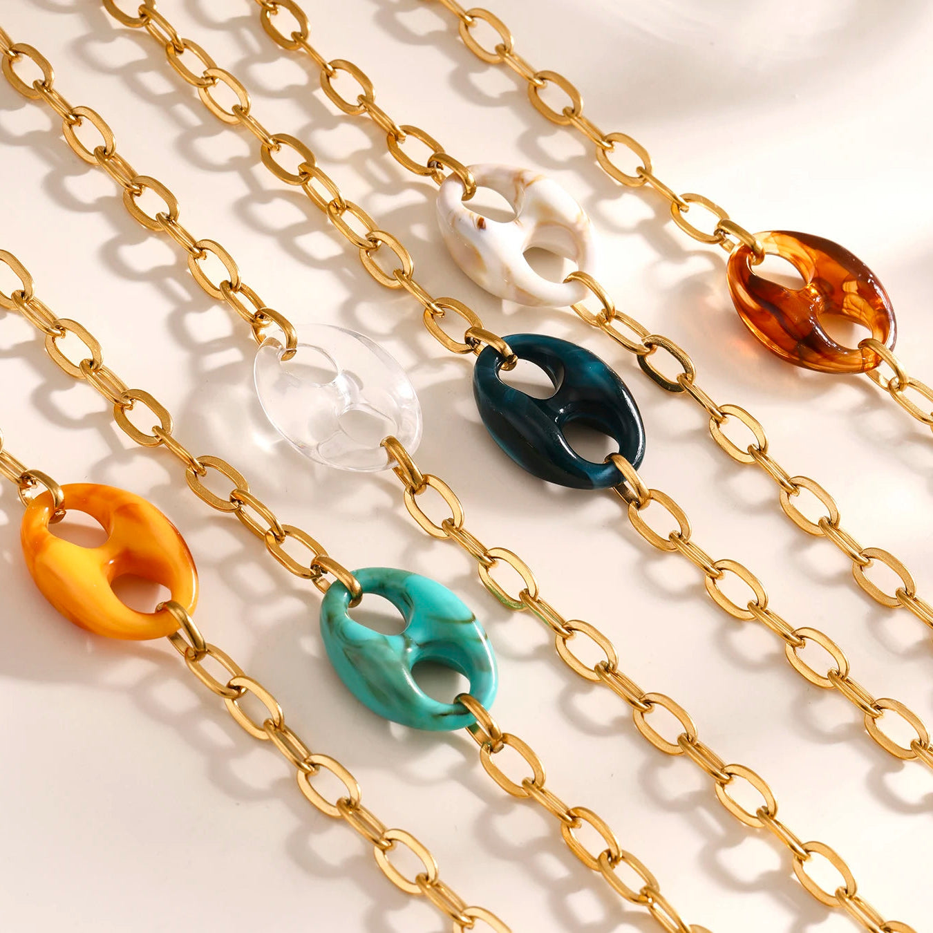 Collier graine café résine colorée tendance 2026 