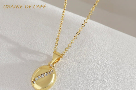 Collier Pendentif Grain de Café – Chaîne Fine Plaquée Or 22K Femme - Bijou Graine de Café - Colliergrainedecafe.fr