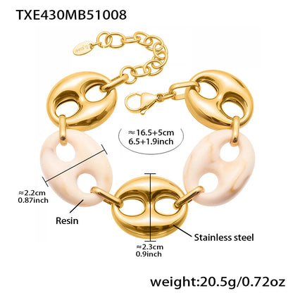 Collier Résine Femme – Bracelet Résine & Boucles d'Oreilles Résine | Parure 3 Pièces gold tone stainless steel and beige resin bracelet close-up